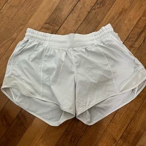 Lululemon Hotty hot short 4”, size 6